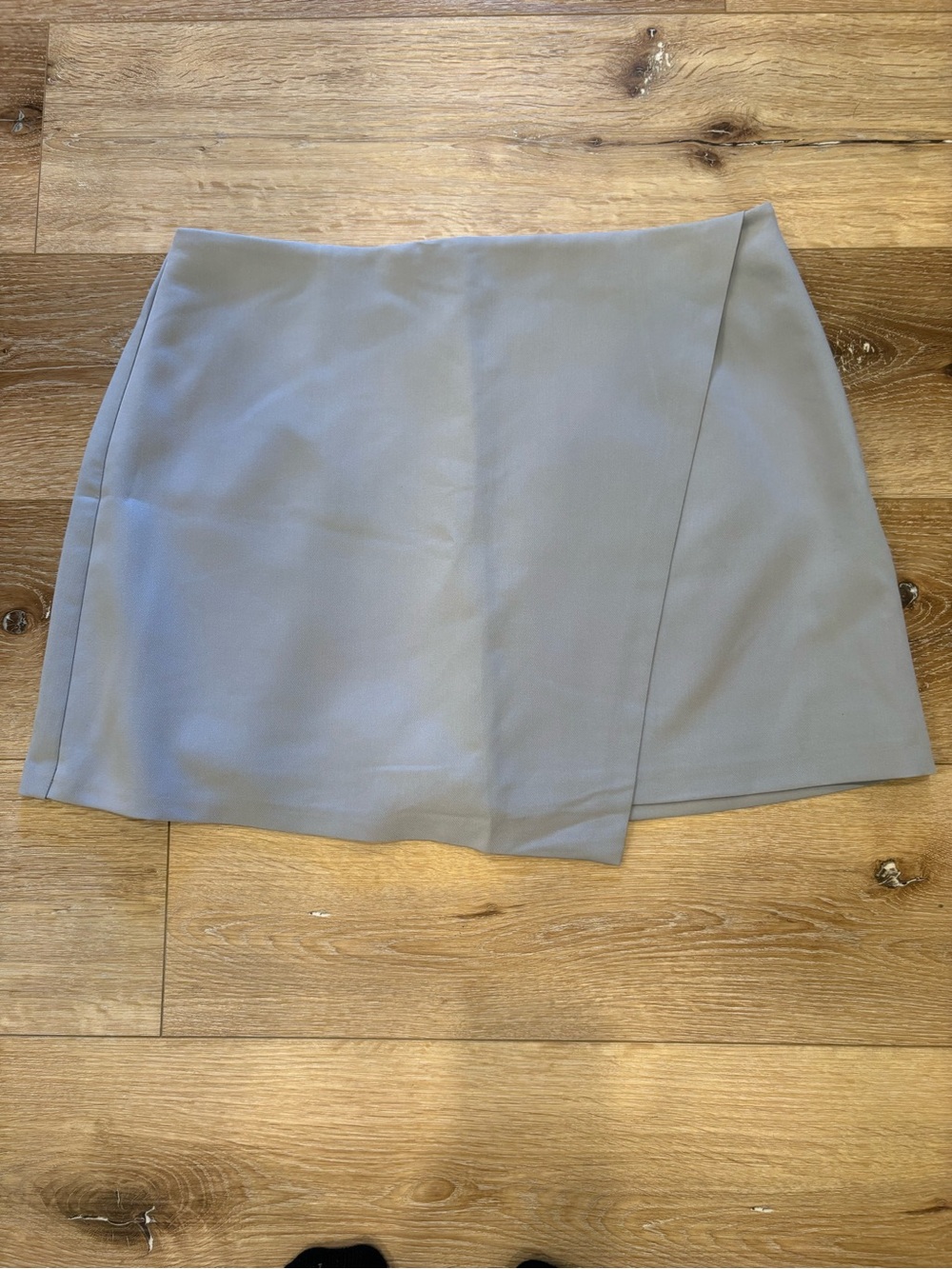 Abercrombie & Fitch Light Gray Women’s Wrap Mini Skort- Large NWT